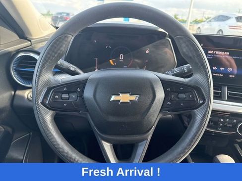 Used 2024 Chevrolet Trax LT FWD image 6