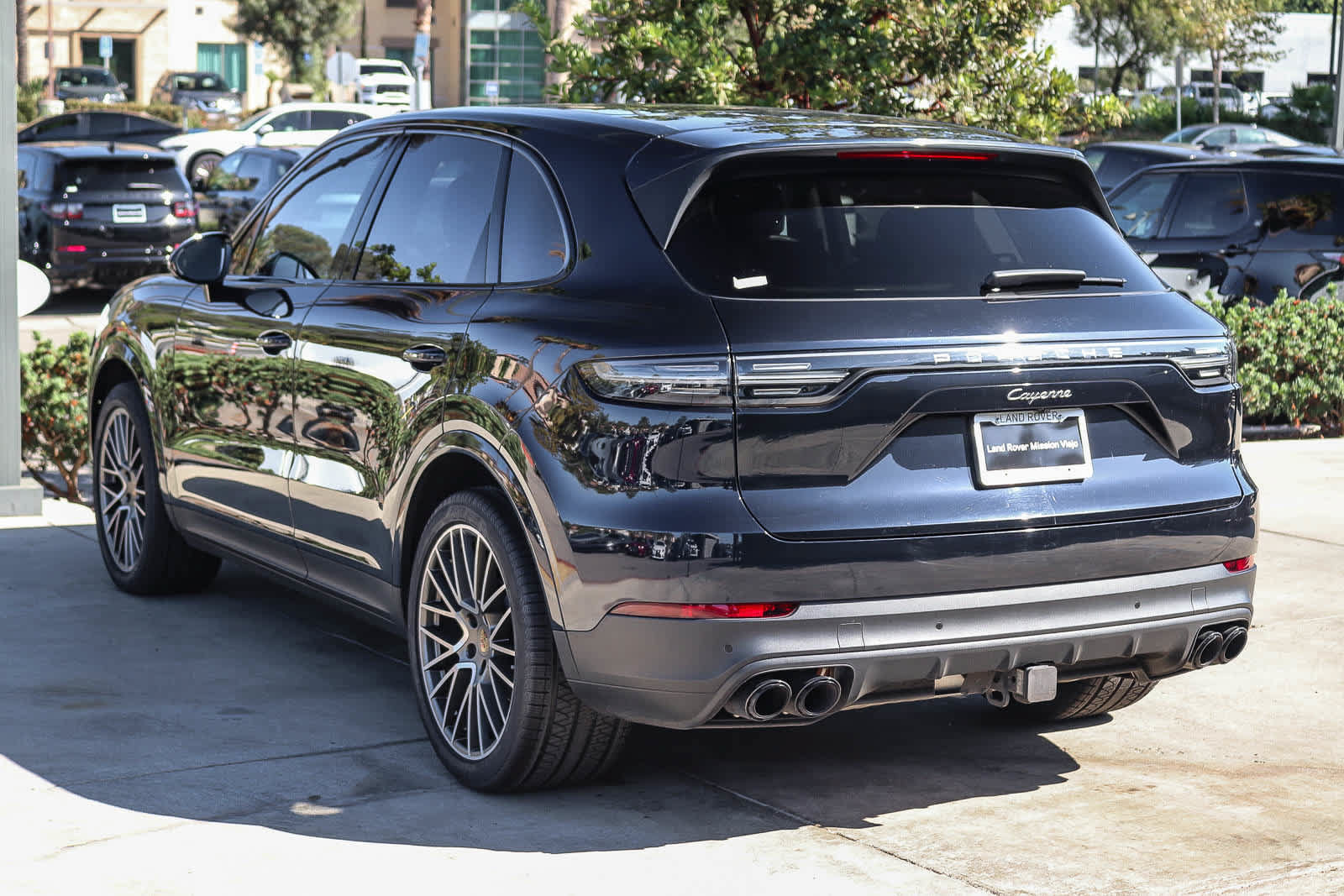 Used 2023 Porsche Cayenne Platinum Edition AWD/4WD image 4
