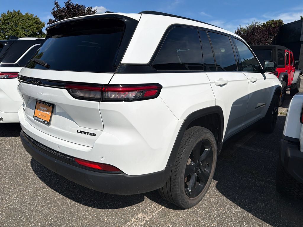Used 2023 Jeep Grand Cherokee Limited w/ Black Appearance Package AWD/4WD image 4