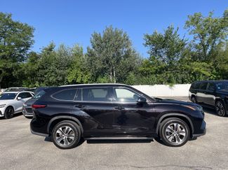 Used 2022 Toyota Highlander XLE FWD video 2