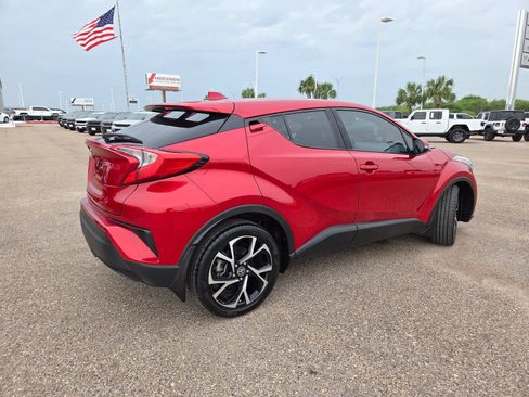 Used 2022 Toyota C-HR XLE FWD image 7