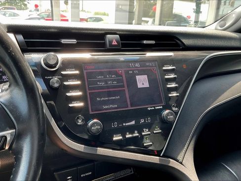 Used 2018 Toyota Camry XSE FWD image 14