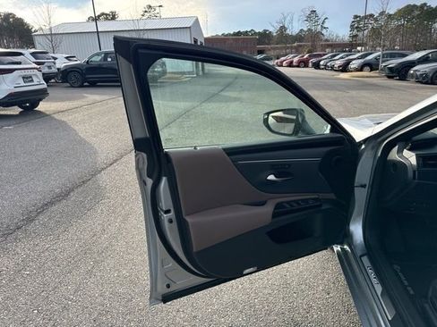 New 2025 Lexus ES 350 w/ Premium Package image 10