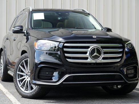Used 2024 Mercedes-Benz GLS 580 4MATIC image 4