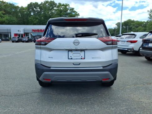 Certified 2023 Nissan Rogue SV AWD/4WD image 6