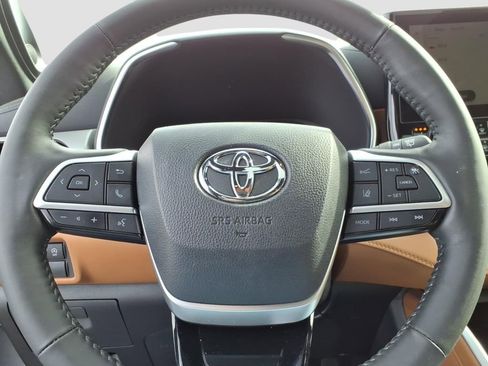 Used 2024 Toyota Highlander Platinum image 28