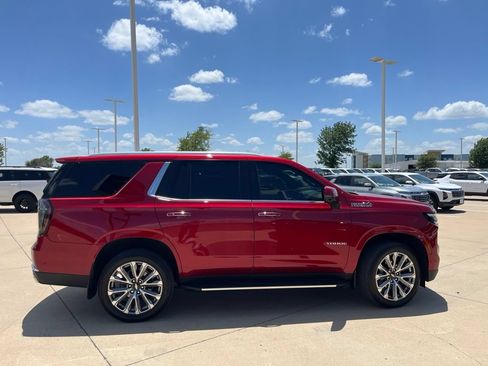 Used 2025 Chevrolet Tahoe High Country AWD/4WD image 6