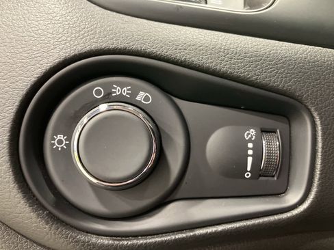 Used 2023 Jeep Renegade Latitude image 13