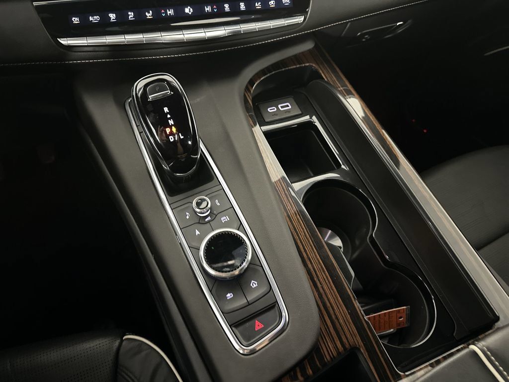 Used 2023 Cadillac Escalade ESV Premium Luxury w/ LPO, Floor Liner Package AWD/4WD image 19
