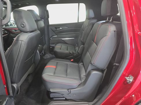Used 2025 Chevrolet Traverse RS FWD image 27