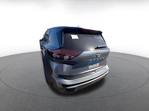 Used 2025 Nissan Rogue SV image 7
