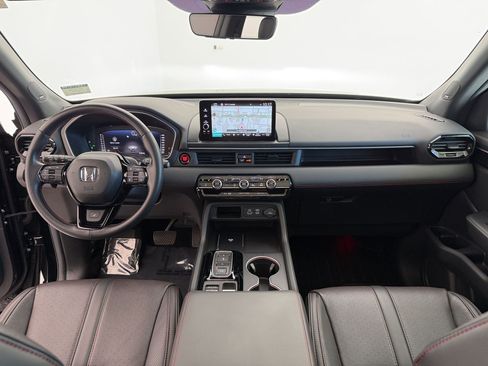 Used 2025 Honda Pilot Black Edition image 16
