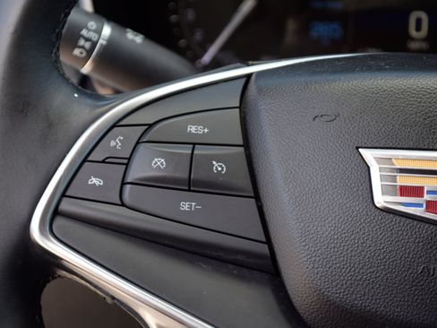 Used 2018 Cadillac XT5 Luxury w/ Driver Awareness Package FWD image 8