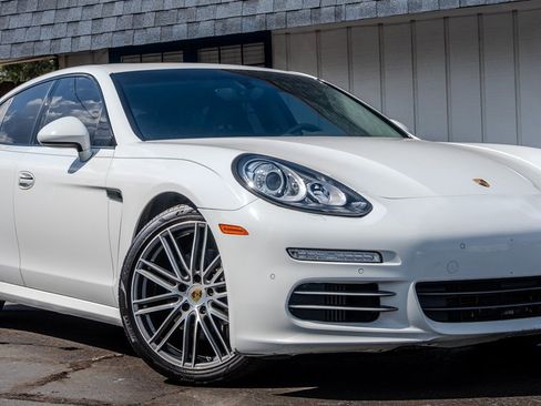 Used 2016 Porsche Panamera 4S w/ Premium Package Plus image 7