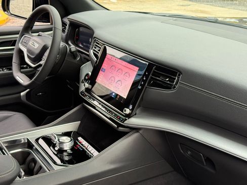 Used 2025 Jeep Wagoneer Series II image 27