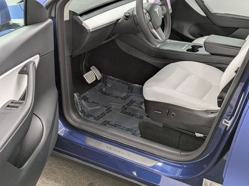 Used 2022 Tesla Model Y Performance image 23