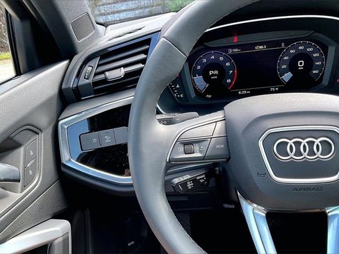 New 2025 Audi Q3 2.0T Premium image 24