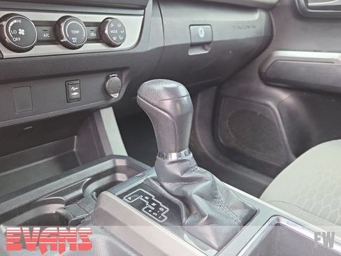 Used 2019 Toyota Tacoma SR5 AWD/4WD image 11