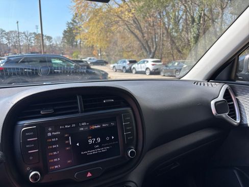 Used 2025 Kia Soul LX w/ LX Technology Package image 35