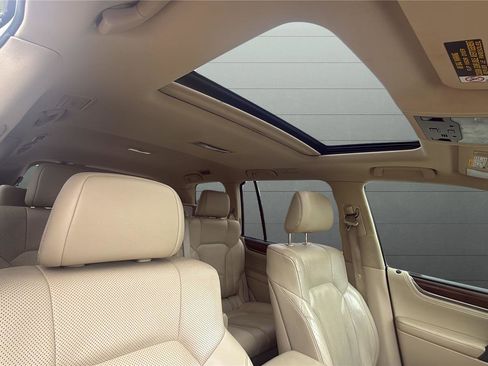 Used 2016 Lexus LX 570 4WD image 9