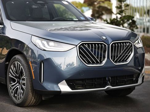 New 2026 BMW X3 xDrive30 w/ Premium Package AWD/4WD image 2