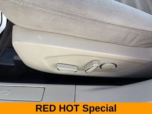 Used 2018 Ford Fusion SE image 12