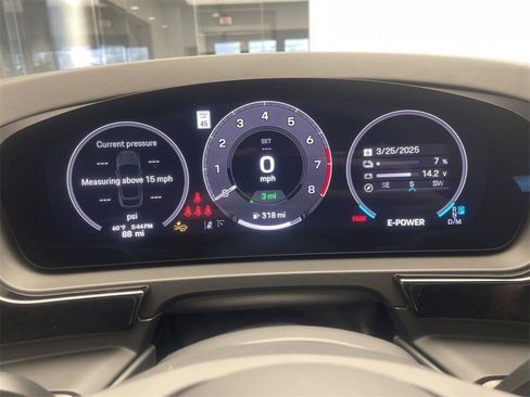 Certified 2025 Porsche Cayenne E-Hybrid Coupe image 24