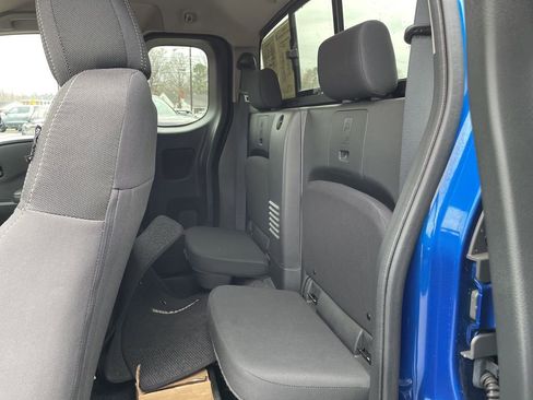 Used 2024 Nissan Frontier SV w/ SV Convenience Package image 24