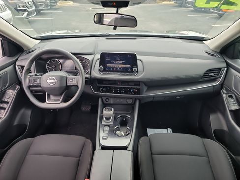 Used 2025 Nissan Rogue S image 14