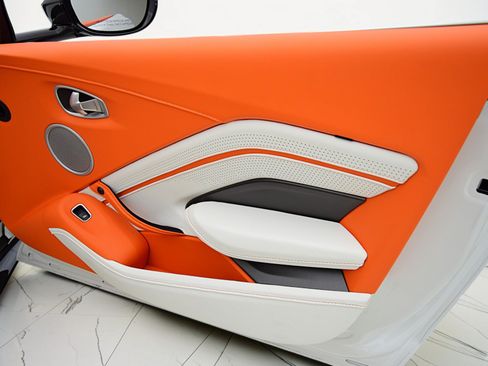 Used 2023 Aston Martin V8 Vantage Roadster RWD image 54