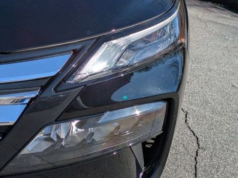 Used 2025 Nissan Rogue SL w/ SL Premium Package image 10