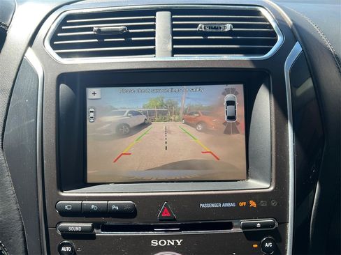 Used 2017 Ford Explorer Platinum AWD/4WD image 38