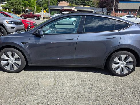 Used 2023 Tesla Model Y Long Range AWD/4WD image 8