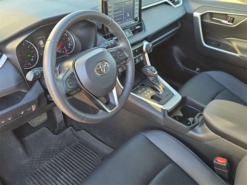 Used 2021 Toyota RAV4 XLE Premium image 16