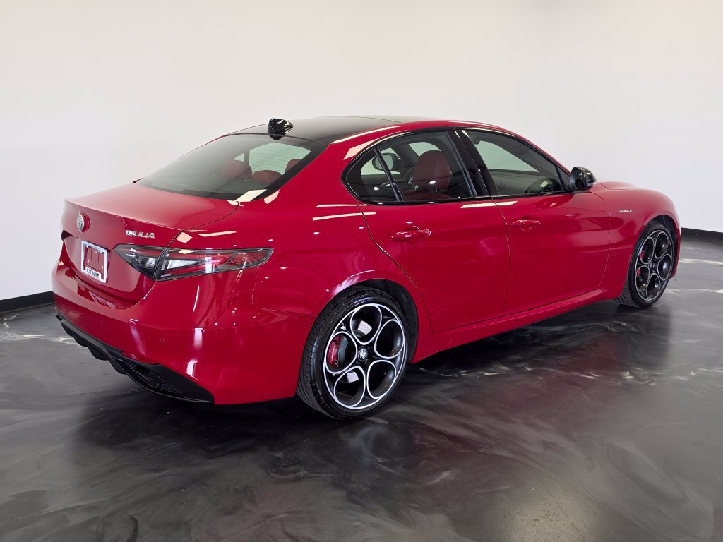 Used 2024 Alfa Romeo Giulia Veloce AWD/4WD image 27