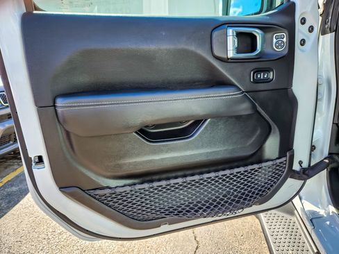 Used 2023 Jeep Wrangler Unlimited Sahara w/ Cold Weather Group image 17