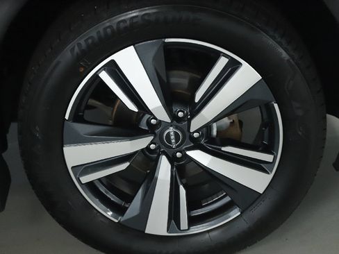 Used 2023 Nissan Rogue SL AWD/4WD image 10