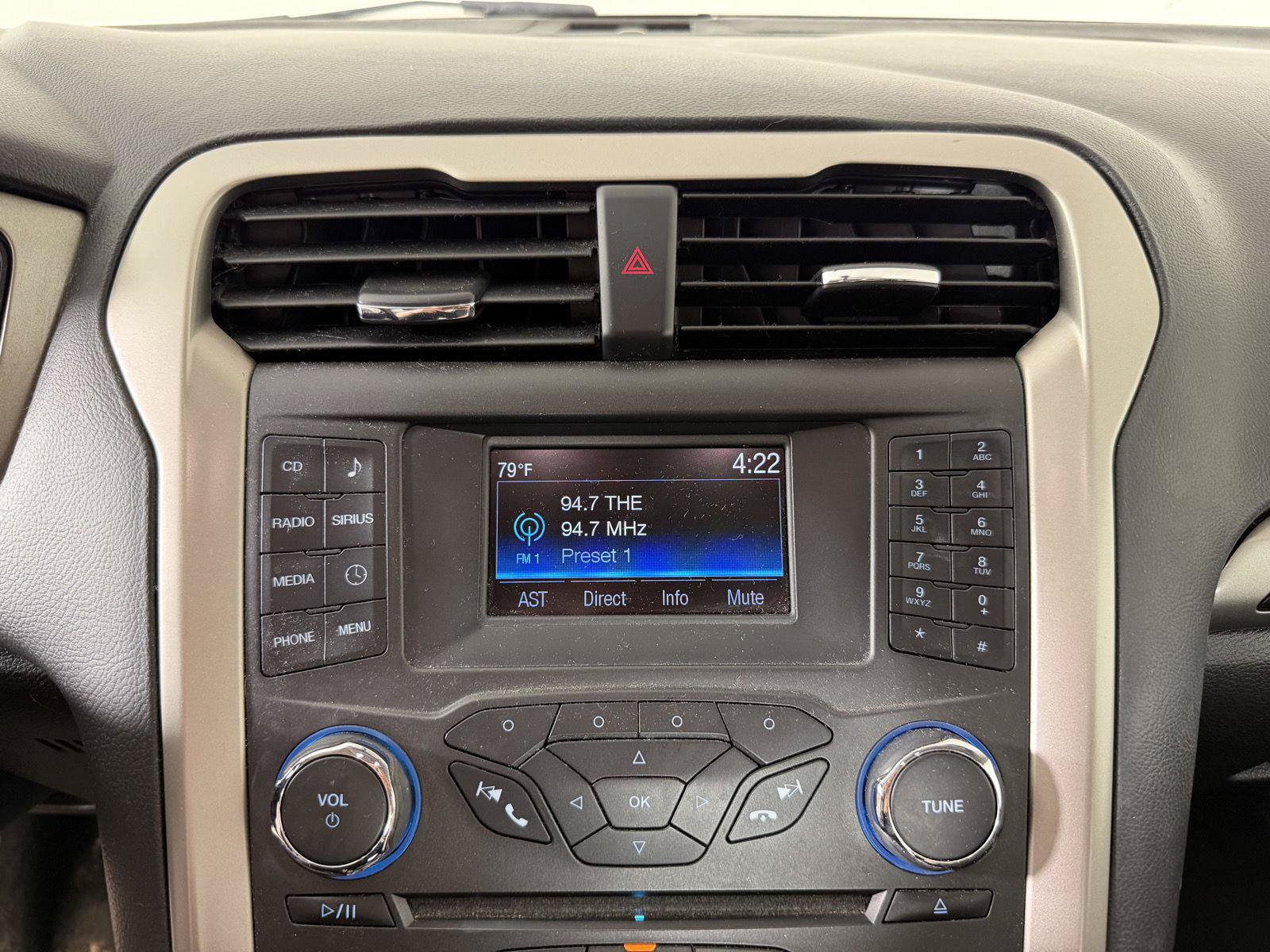 Used 2016 Ford Fusion SE w/ Equipment Group 202A AWD/4WD image 5