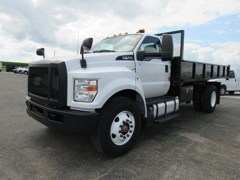 Used 2022 Ford F750 2WD Regular Cab Super Duty image 7