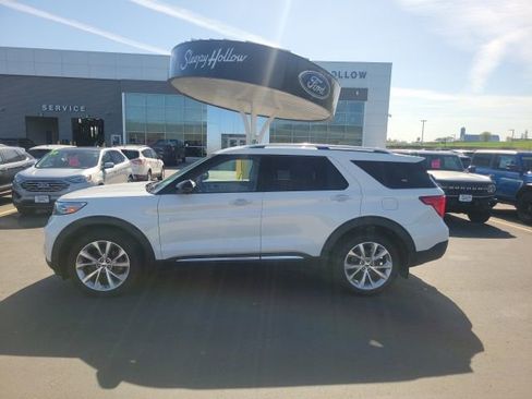 Used 2023 Ford Explorer Platinum w/ Class IV Trailer Tow Package image 2
