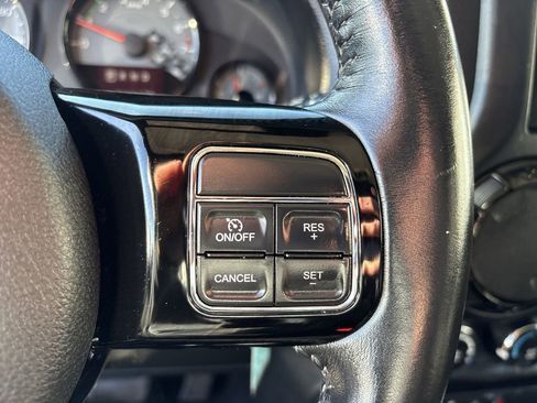 Used 2017 Jeep Wrangler Unlimited Sahara image 13