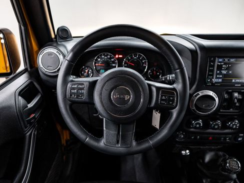 Used 2014 Jeep Wrangler Unlimited Rubicon w/ Connectivity Group image 9