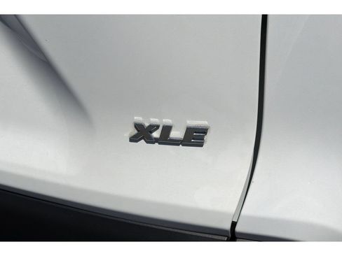 Used 2020 Toyota RAV4 XLE w/ Carpet Mat Package FWD image 7