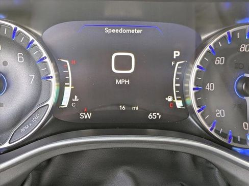 New 2026 Chrysler Pacifica Select image 11