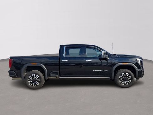 Used 2024 GMC Sierra 3500 Denali Ultimate AWD/4WD image 7