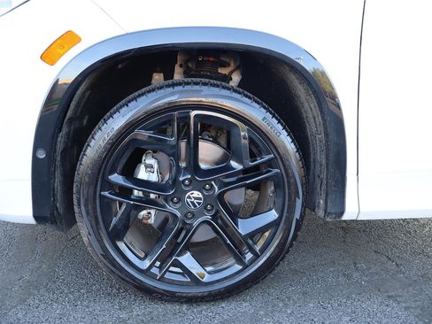 New 2026 Volkswagen Tiguan SE R-Line image 10