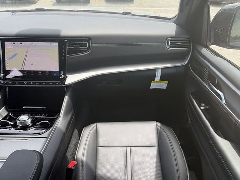 New 2026 Jeep Grand Wagoneer 4WD image 17