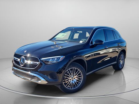 Certified 2026 Mercedes-Benz GLC 300 image 2