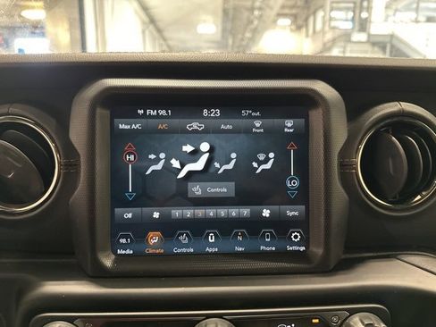 Used 2021 Jeep Gladiator Overland image 21