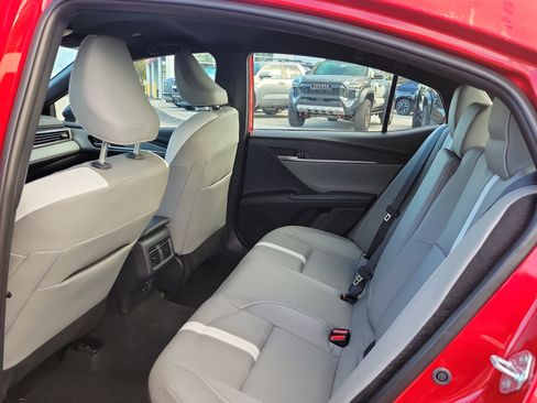 Used 2025 Toyota Camry SE image 10